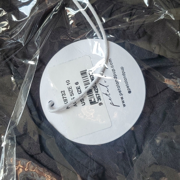 Petal and Pup Cropped Top - Picture 6 of 7